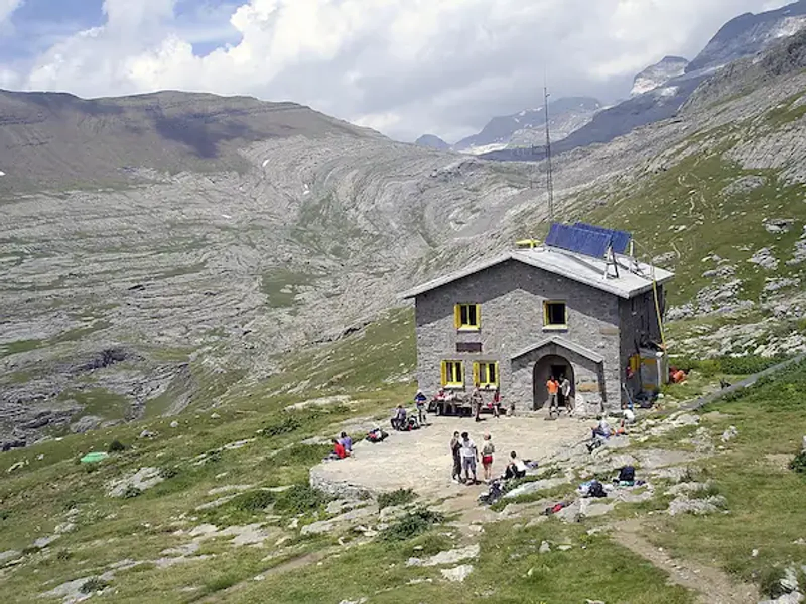Discovering the Best Mountain Huts for Your Next Self-Guided Adventure in the Pyrenees