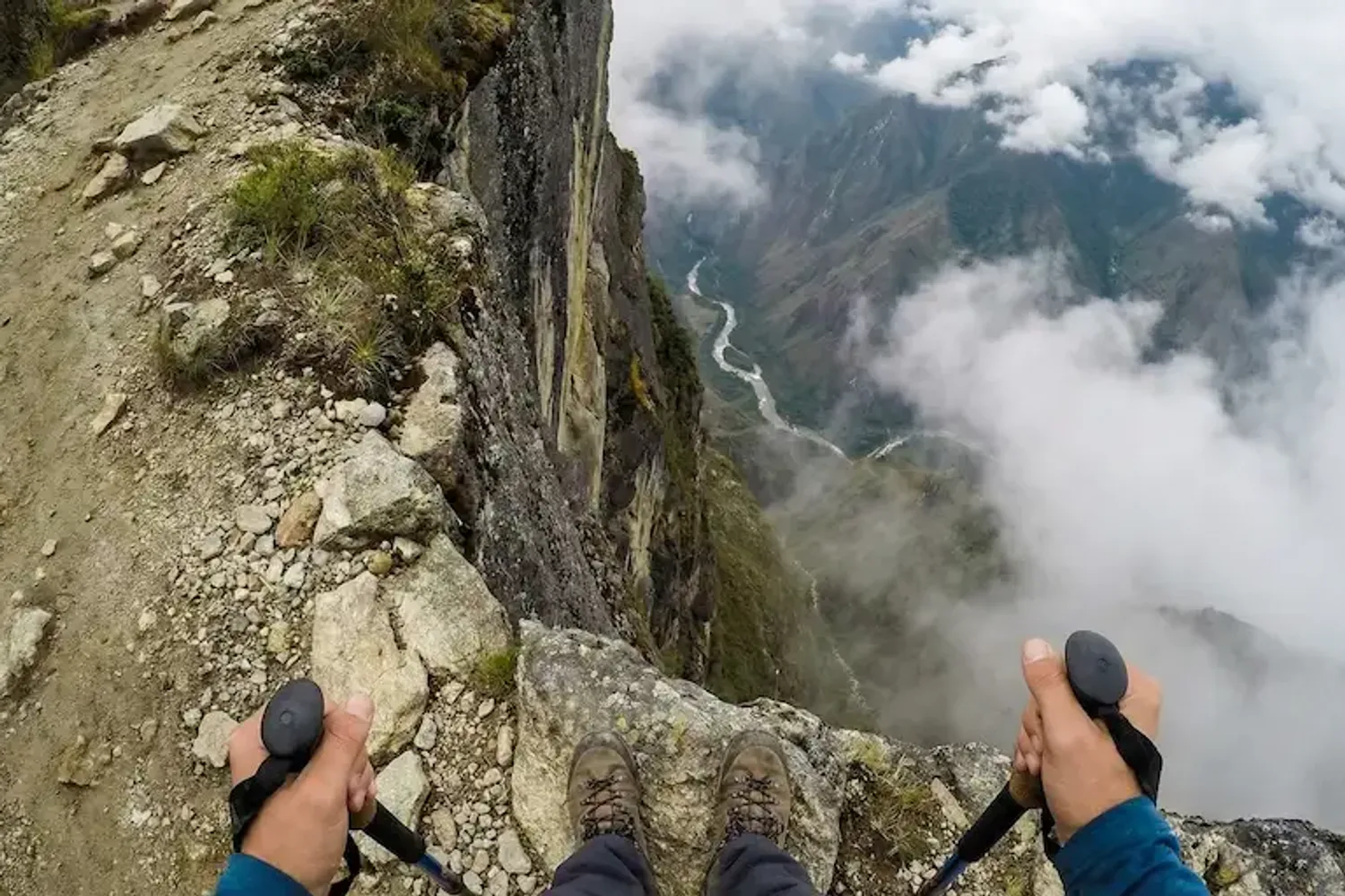 How to Overcome Fear of Heights Hiking: Practical Guide and Safety Tips